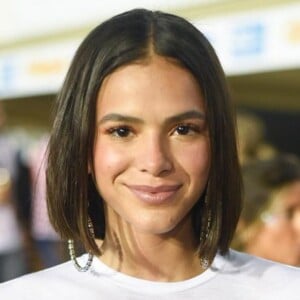 Bruna Marquezine renova corte bob blunt