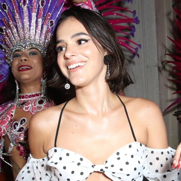 Bruna Marquezine está investindo na carreira de atriz de cinema e no mundo da moda