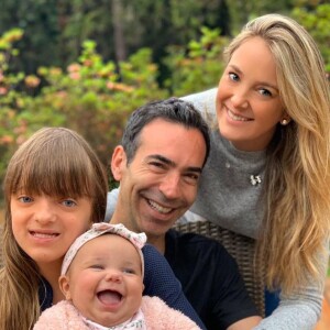 Ticiane Pinheiro compartilhou foto em família com o marido, Cesar Tralli, e as filhas, Rafaella Justus, de 10 anos, e Manuella, de 3 meses