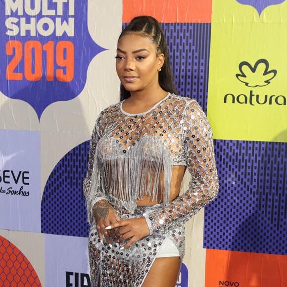 Ludmilla apostou em look completo de lantejoulas e dispensou sutiã: 'Não era pra ser esse look, mas no final ficou assim. Eu gosto de brilho, gosto de pele à mostra'
