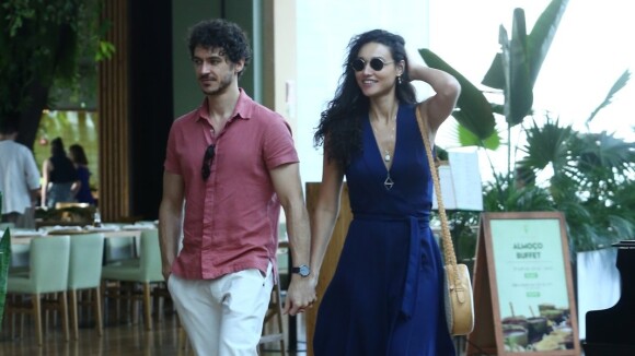 Débora Nascimento passeia em shopping com o namorado, Luiz Perez, em 2 de novembro de 2019