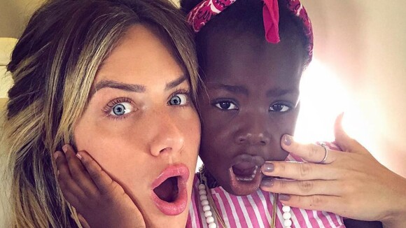 Giovanna Ewbank encanta com foto da filha, Títi, e web repara: 'Está grandinha!'