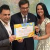 Zezé Di Camargo recebeu diploma de embaixador do turismo no Brasil das mãos de Gilson Machado Neto, presidente da Embratur: 'Obrigado pela confiança'