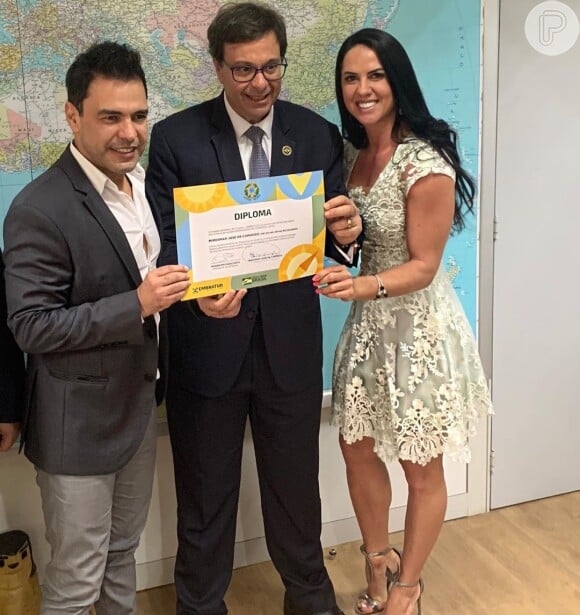 Zezé Di Camargo recebeu diploma de embaixador do turismo no Brasil das mãos de Gilson Machado Neto, presidente da Embratur: 'Obrigado pela confiança'