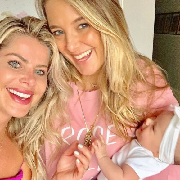 Ticiane Pinheiro e a filha caçula, Manuella, já receberam a visita de Karina Bacchi