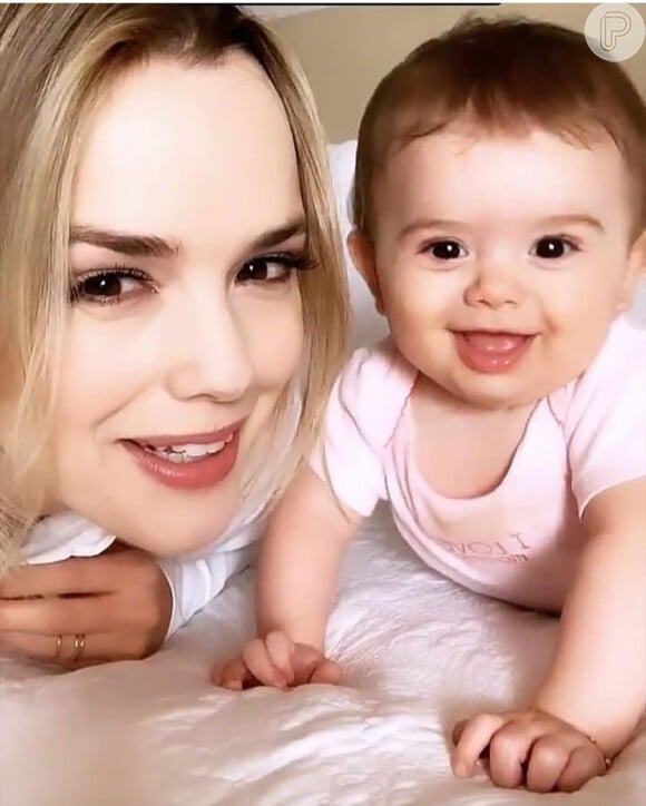 Filha de Thaeme Mariôto, Liz, de 6 meses, é um sucesso nas redes sociais da cantora sertaneja, dupla de Thiago