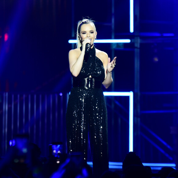 Thaeme Mariôto disse ao Purepeople ter deixado de lado os sapatos de salto após o nascimento da filha, Liz, mas ponderou que as roupas de show não passaram por mudanças