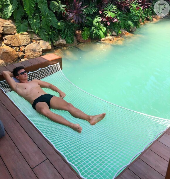 Rodrigo Faro mostrou a piscina aquecida de sua mansão