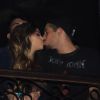 Zé Felipe foi flagrado trocando beijos com a bailarina Isabella Arantes