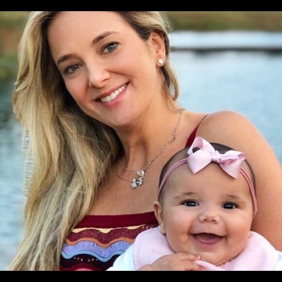 Filha de Ticiane Pinheiro e Cesar Tralli sorri com avó em foto postada na terça-feira, dia 12 de novembro de 2019