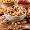 Alimentos que ajudam a melhorar o humor: nutricionista aconselha incluir frutas secas no lanche da tarde