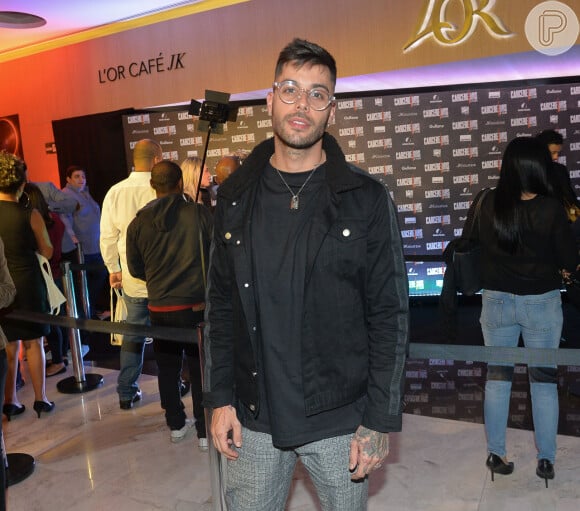 Guilherme Araújo, apresentador da MTV e participante do 'De Férias com o Ex: Celebs', prestigiou lançamento do filme 'Carcereiros'