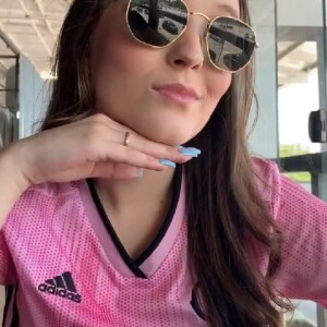 Larissa Manoela vibra com vitória do Flamengo na Libertadores