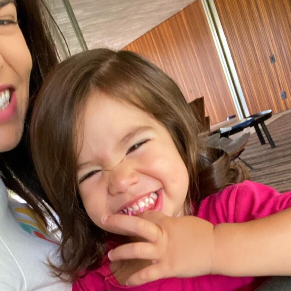 Ex-BBB Adriana Sant'Anna é mãe de Linda, de 1 ano e 10 meses