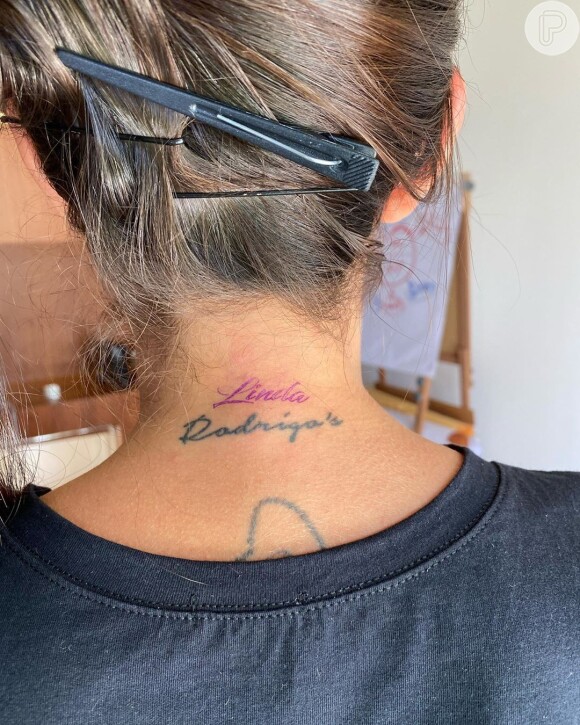 Ex-BBB Adriana Sant'anna tatuou o nome da filha, Linda, na nuca