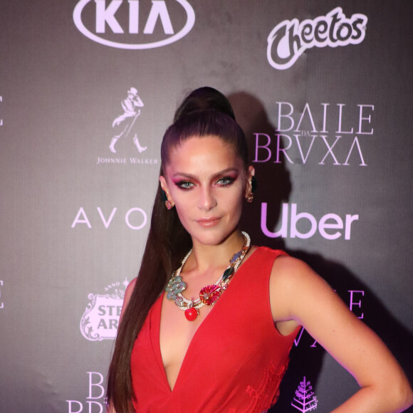 Isabella Santoni fala sobre empoderamento em publicação nesta quarta-feira, dia 27 de novembro de 2019