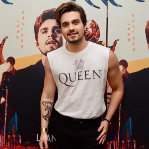 Luan Santana exibiu o corpo mais magro em foto no Instagram