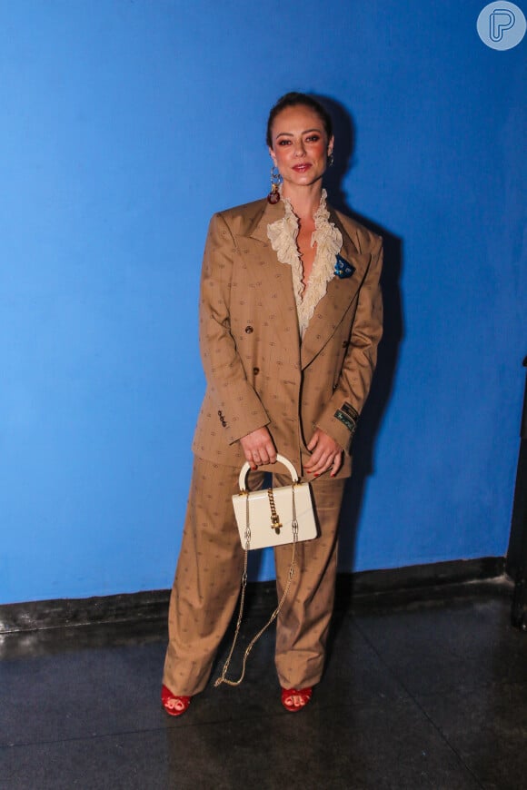 Paolla Oliveira usa bolsa da Gucci para premiação nesta segunda-feira, dia 02 de dezembro de 2019