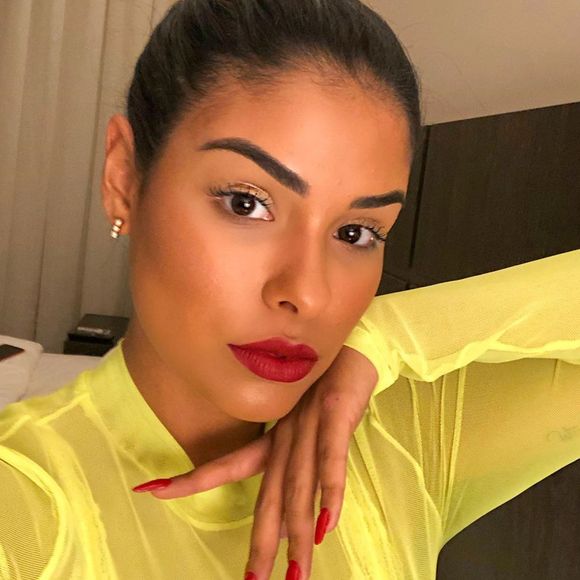 Ex-BBB Munik Nunes não abre mão dos cuidados com o corpo