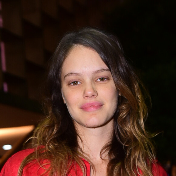 Grávida da primeira filha, Laura Neiva mostrou o barrigão da reta final da gravidez de Maria