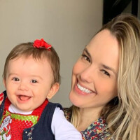 Thaeme festeja reação da filha após tomar vacina: 'Não chorou pela primeira vez'
