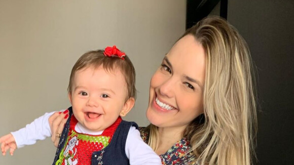 Thaeme festeja reação da filha após tomar vacina: 'Não chorou pela primeira vez'
