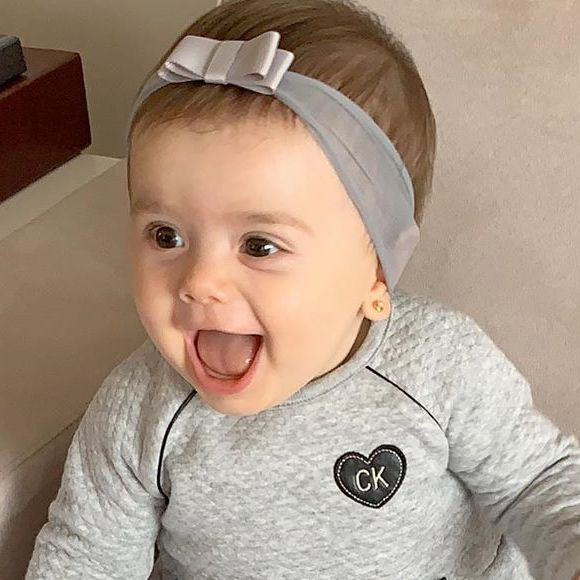 Thaeme Mariôto relatou reação da filha, Liz, ao tomar vacina contra a gripe: 'Não chorou pela primeira vez'