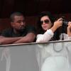 Kanye West e Kim Kardashian serão pais de uma menina. A socialite está grávida de 4 meses