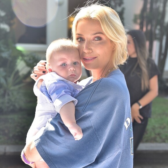 Filho de Luiza Possi, Lucca roubou a cena com fofura na festa de Zoe