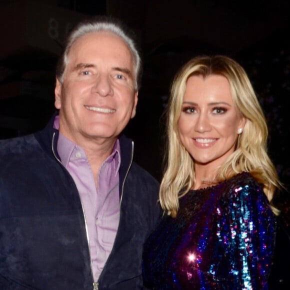 Roberto Justus se encantou ao postar foto da mulher, Ana Paula Siebert, grávida da 1ª filha, Vicky, evidenciando a barriguinha da gravidez