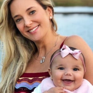 Ticiane Pinheiro festeja 5 meses de Manuella e encanta Sabrina Sato nesta quinta-feira, dia 12 de novembro de 2019