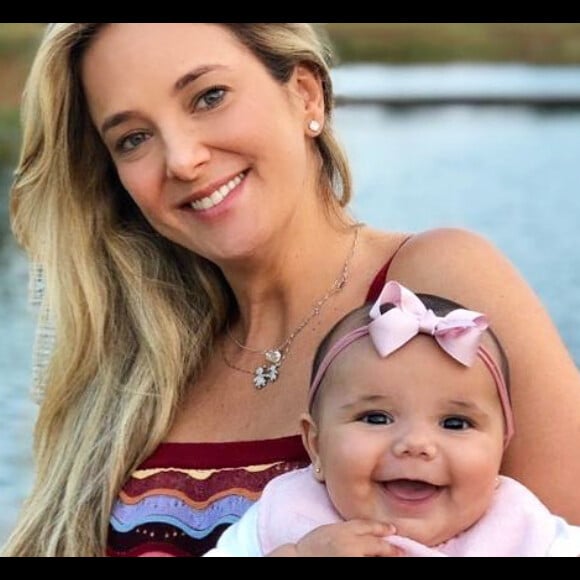 Ticiane Pinheiro festeja 5 meses de Manuella e encanta Sabrina Sato nesta quinta-feira, dia 12 de novembro de 2019