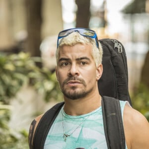 Ryan (Thiago Martins) faz sucesso com surpresa para Marina (Érika Januza) e fecha contrato na novela 'Amor de Mãe'