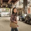 Thelma (Adriana Esteves) começa a namorar com Gabo (Felipe Duarte), que a usa para fazer negociações com bandidos, na novela 'Amor de Mãe'