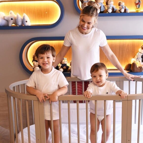 Andressa Suita mostrou momentos com os filhos, Gabriel e Samuel, na web