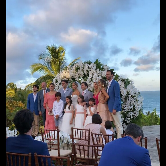 Kaká faz discurso em grego para mulher, Carol Dias, em casamento. Veja vídeo dos bastidores da festa!