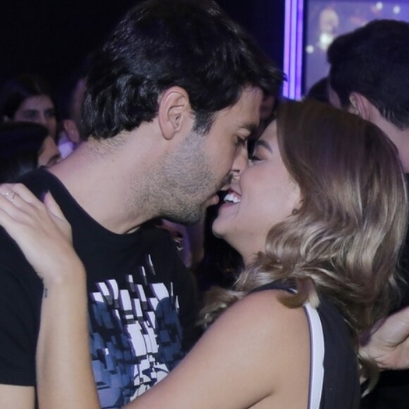 Jogador Kaká fala em grego ao se declarar para mulher, Carol Dias, em casamento. Veja vídeo do momento!