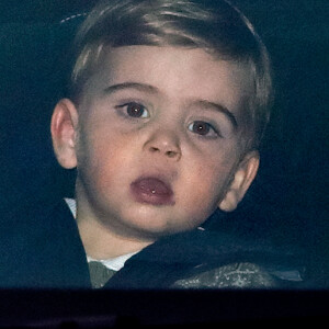 O crescimento de Louis, terceiro filho de Kate Middleton e Príncipe William, se destacou nas fotos