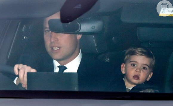 Filho mais novo de Kate Middleton e Príncipe William, Louis foi ao almoço de aniversário da família no banco traseiro, em cadeirinha de segurança