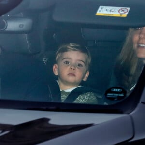 Louis cresceu! Caçula de Kate Middleton e William rouba cena com pais no carro