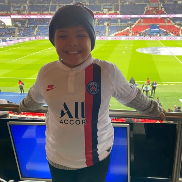 Filho de Wesley Safadão, Yhudy assistiu o jogo do time francês no camarote de Thiago Silva