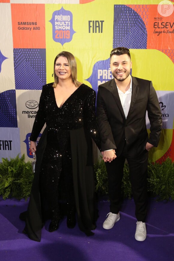A cantora Marilia Mendonça contou que Marilo Huff a ajudou no momento da vacina de Léo, filho do casal