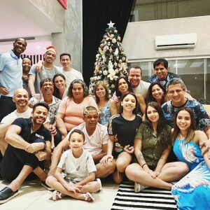 Anitta reuniu sua família para o Natal em casa