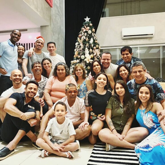 Anitta reuniu sua família para o Natal em casa