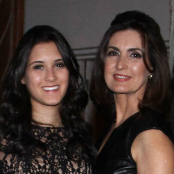 Filha de Fátima Bernardes, Beatriz Bonemer curtiu clima de fim de ano na praia nesta quinta-feira, 26 de dezembro de 2019