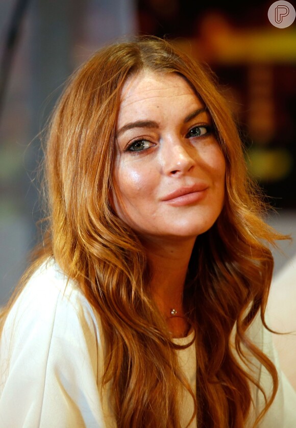 Lindsay Lohan afirma que candidatura de Aécio Neves traz mudanças positivas para o Brasil