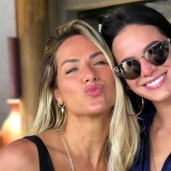 Bruna Marquezine se hospedou na Bahia na companhia de amigos com Giovanna Ewbank e Bruno Gagliasso
