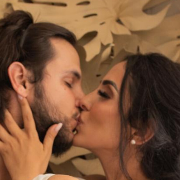 Vem casamento aí! Jade Seba foi surpreendida por Bruno Guedes com pedido de noivado durante o batizado de Zion, de 9 meses e filho do casal, neste sábado, 4 de janeiro de 2020