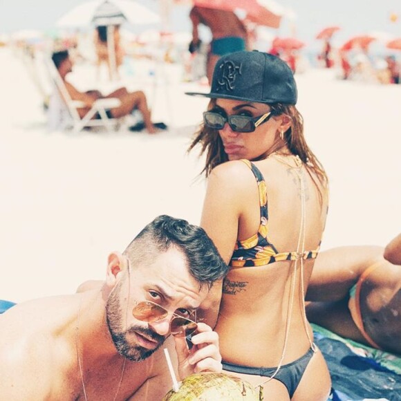 Anitta respondeu um comentário de internauta que dizia que ela e Gabigol estavam juntos: 'Comigo não'