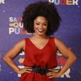 Juliana Alves usou vestido longo e vermelho e marcou silhueta com maxicinto na festa de lançamento da novela 'Salve-se Quem Puder'